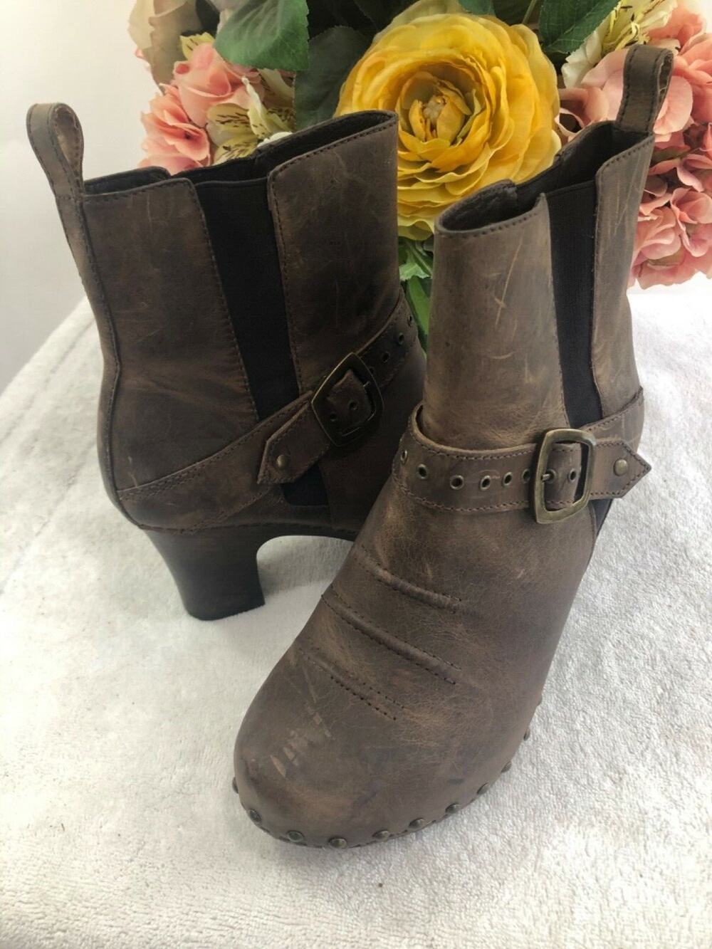 Dansko # 1304067800 brown leather boots size 40 (500